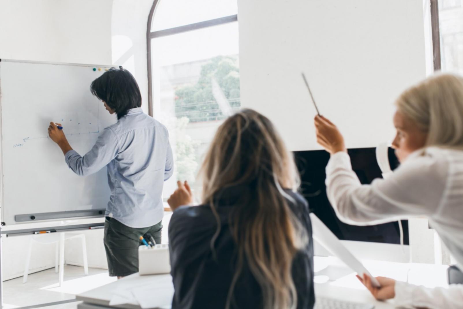 Studijní materiály a poznámky pro výuku investování